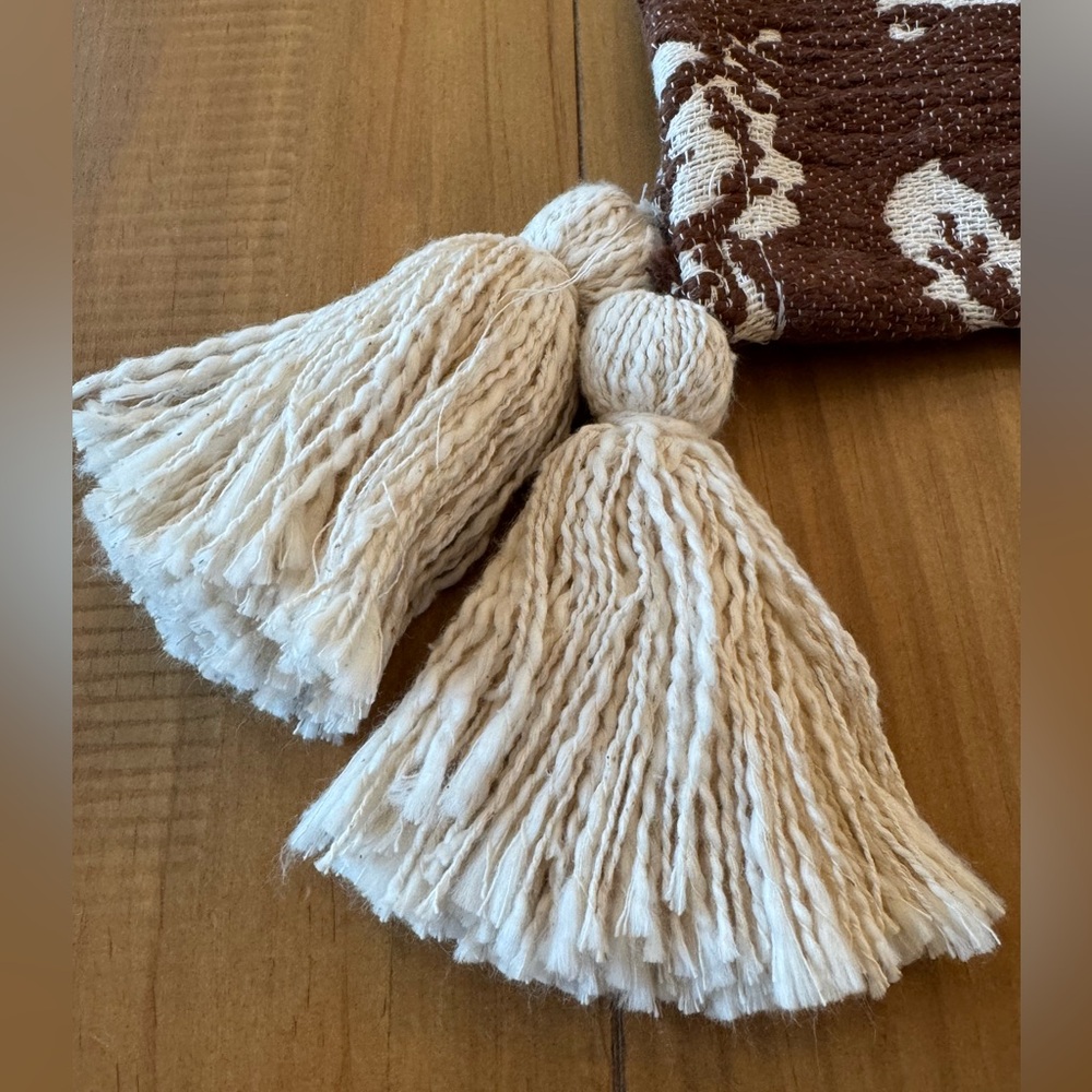 NWOT Brown & Cream Floral Table Runner Tassels 14" x 72" - Picture 3 of 12